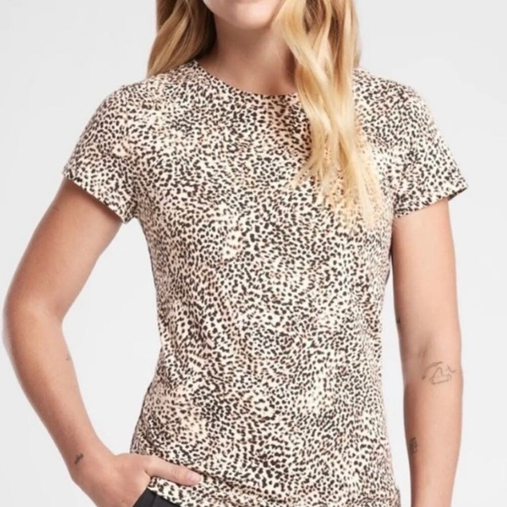 Athleta Daily Printed Tee Short Sleeve Shirt T-shirt Cheetah Pattern Women’s L